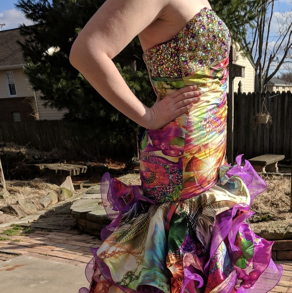 GORGEOUS Multi-colored Prom Dress - Picture 3 of 8